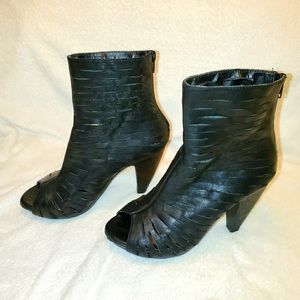 Miz Mooz black peep toe booty size 7